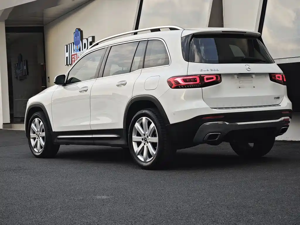 Mercedes-Benz GLB 2020 GLB 200 Fashion — Фотографии автомобиля 3
