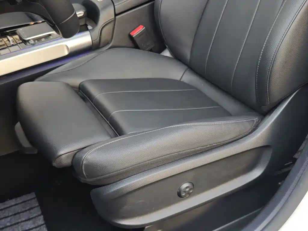 Mercedes-Benz GLB 2020 GLB 200 Fashion — Фотографии автомобиля 10