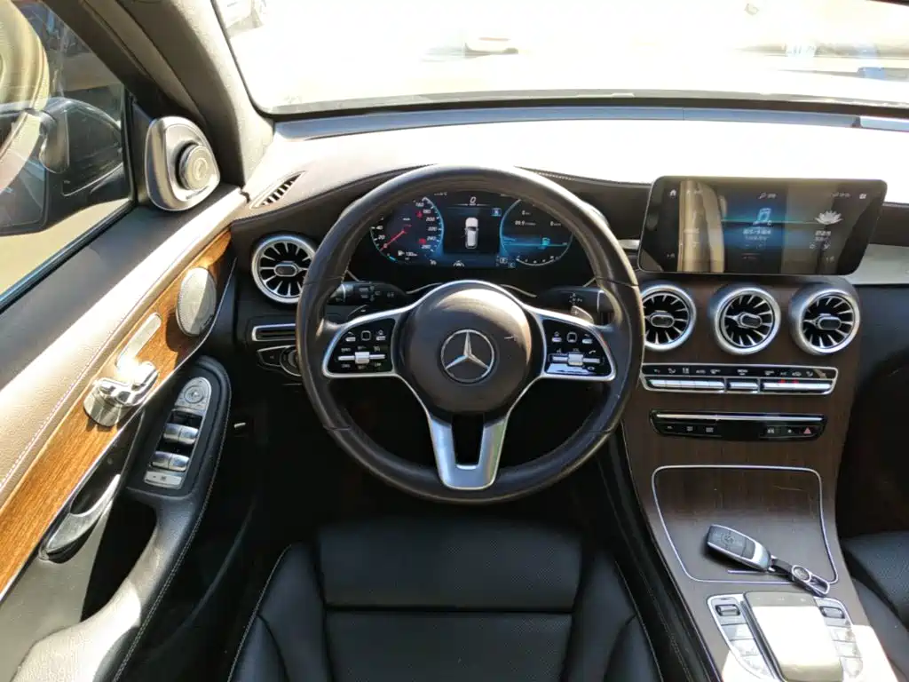 Mercedes-Benz GLC 2020 GLC 300 L 4MATIC Luxury — Фотографии автомобиля 11