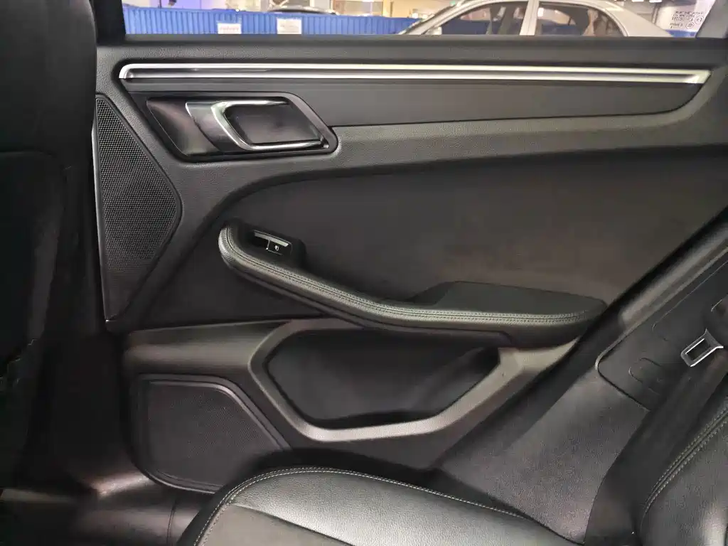 Porsche Macan 2018 Macan 2.0T — Фотографии автомобиля 13