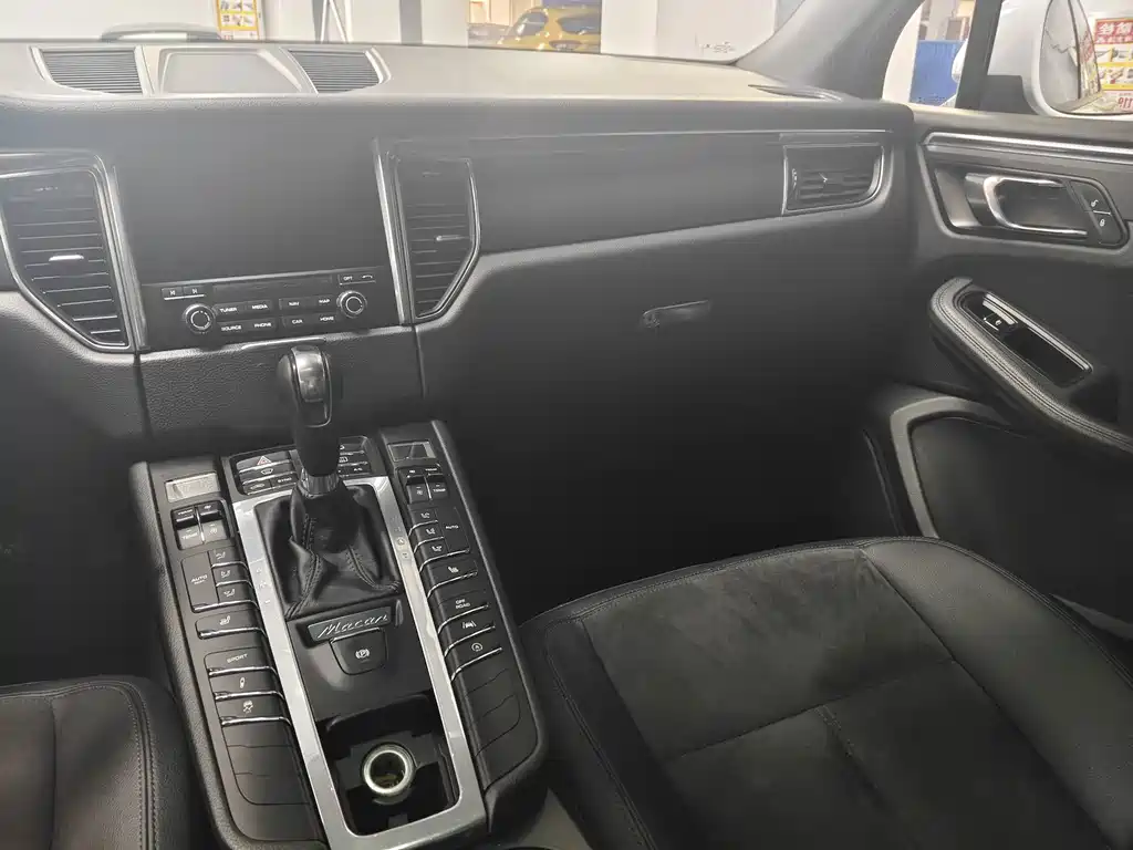 Porsche Macan 2018 Macan 2.0T — Фотографии автомобиля 15