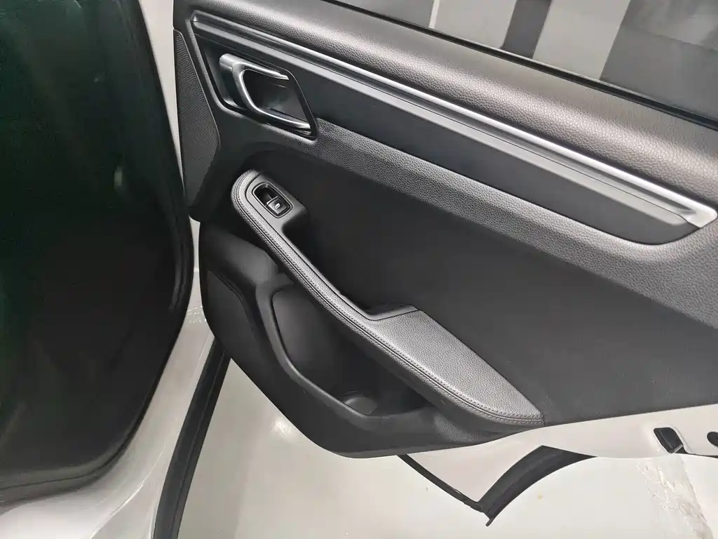 Porsche Macan 2018 Macan 2.0T — Фотографии автомобиля 19