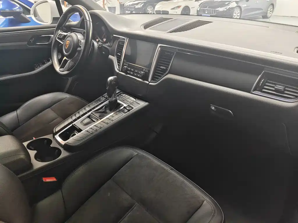 Porsche Macan 2018 Macan 2.0T — Фотографии автомобиля 20