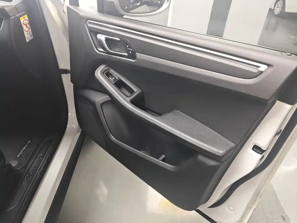 Porsche Macan 2018 Macan 2.0T — Фотографии автомобиля 21