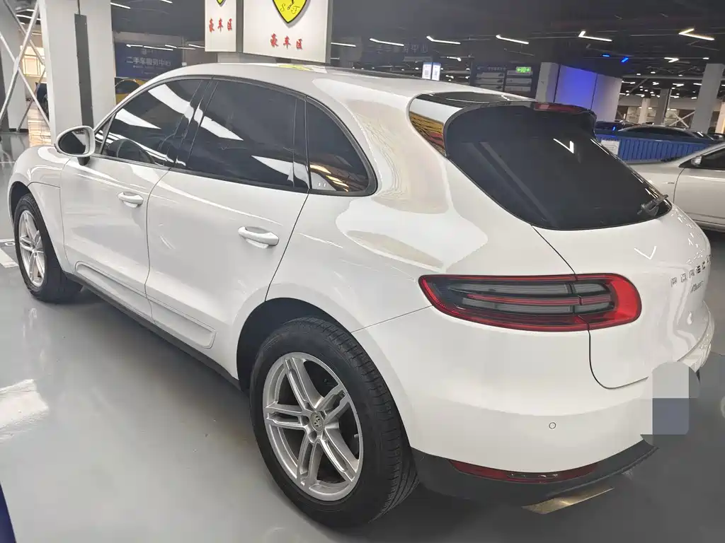 Porsche Macan 2018 Macan 2.0T — Фотографии автомобиля 24