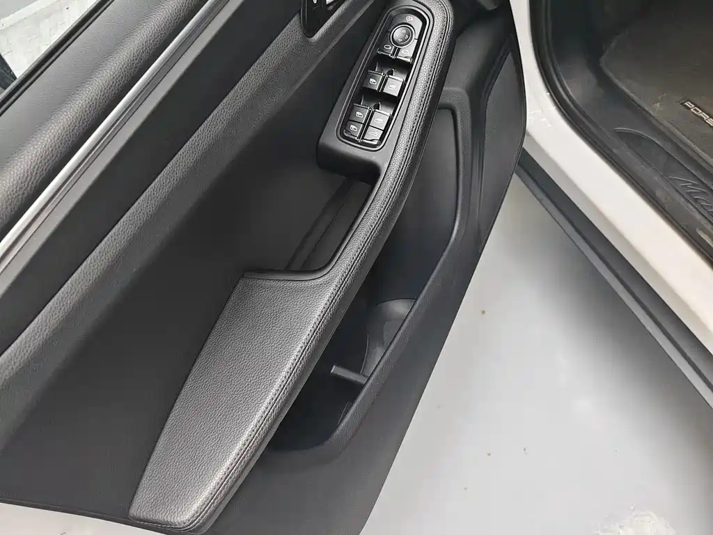 Porsche Macan 2018 Macan 2.0T — Фотографии автомобиля 4