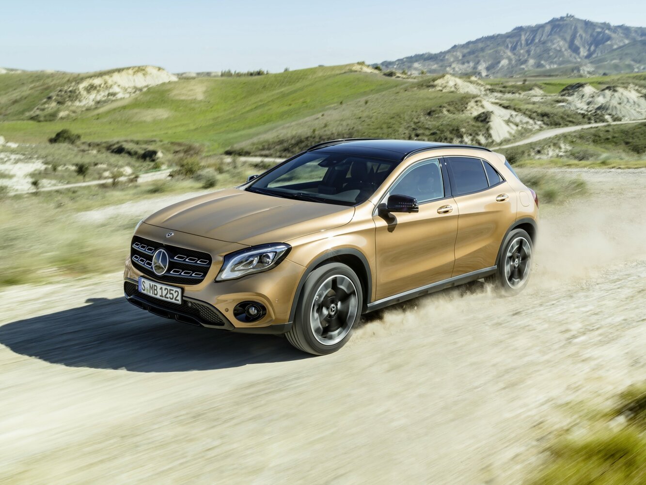 Mercedes-Benz GLA 2019 GLA 200 — Фотографии комплектации 1