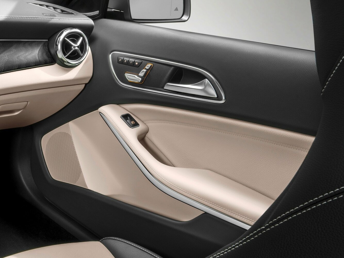Mercedes-Benz GLA 2019 GLA 200 — Фотографии комплектации 10