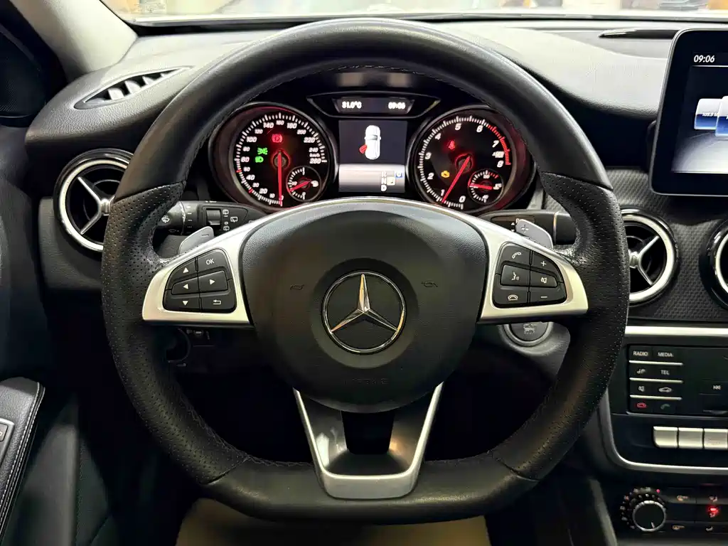 Mercedes-Benz GLA 2019 GLA 200 — Фотографии автомобиля 3