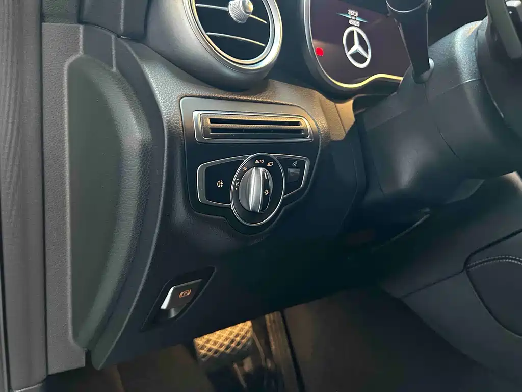 Mercedes-Benz GLC 2020 GLC 260 L 4MATIC Luxury — Фотографии автомобиля 14