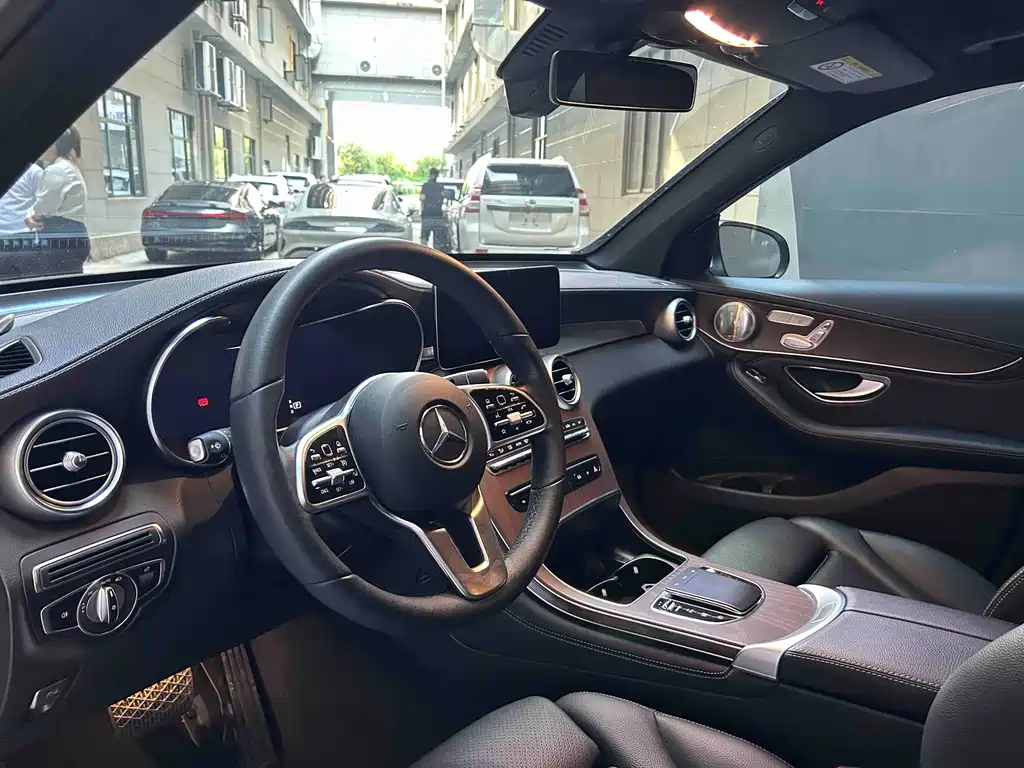 Mercedes-Benz GLC 2020 GLC 260 L 4MATIC Luxury — Фотографии автомобиля 15