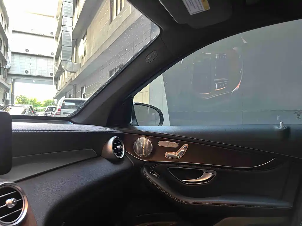 Mercedes-Benz GLC 2020 GLC 260 L 4MATIC Luxury — Фотографии автомобиля 16