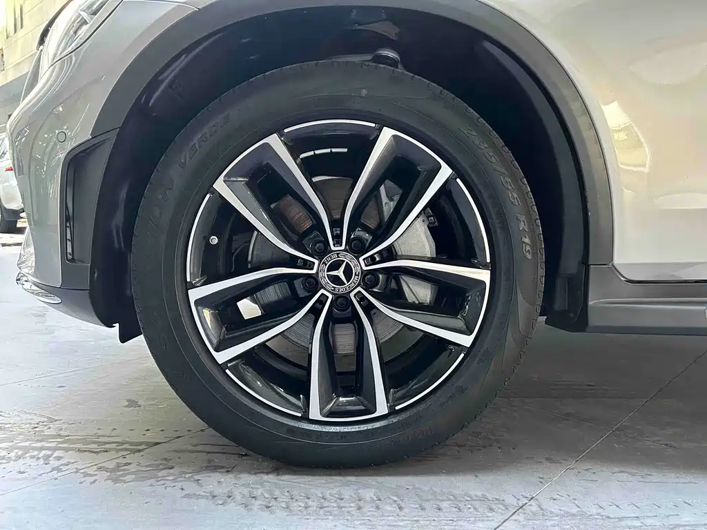 Mercedes-Benz GLC 2020 GLC 260 L 4MATIC Luxury — Фотографии автомобиля 3