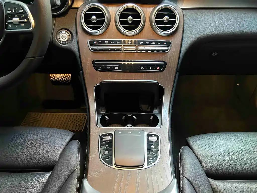 Mercedes-Benz GLC 2020 GLC 260 L 4MATIC Luxury — Фотографии автомобиля 7