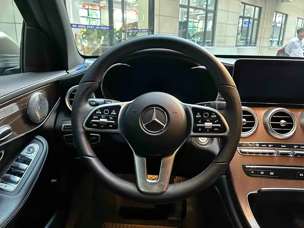 Mercedes-Benz GLC 2020 GLC 260 L 4MATIC Luxury — Фотографии автомобиля 9