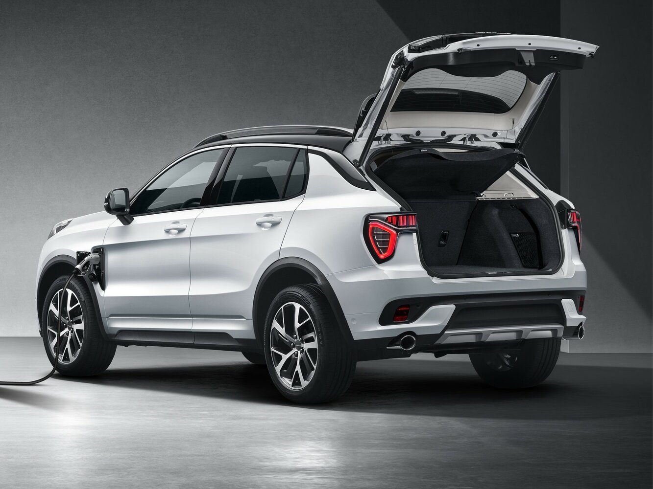 Lynk & Co 01 2017 2.0T Pro — Фотографии комплектации 11