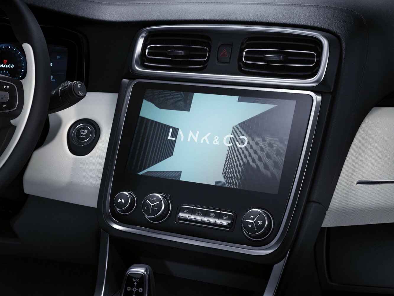Lynk & Co 01 2017 2.0T Pro — Фотографии комплектации 8