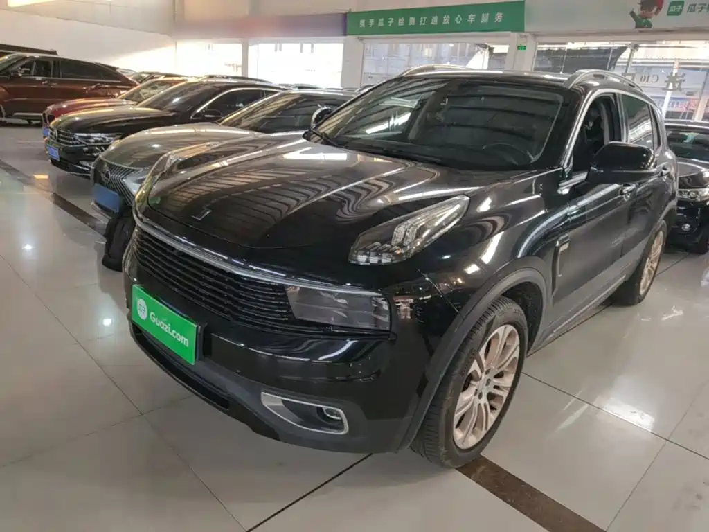Lynk & Co 01 2017 2.0T Pro — Фотографии автомобиля 2