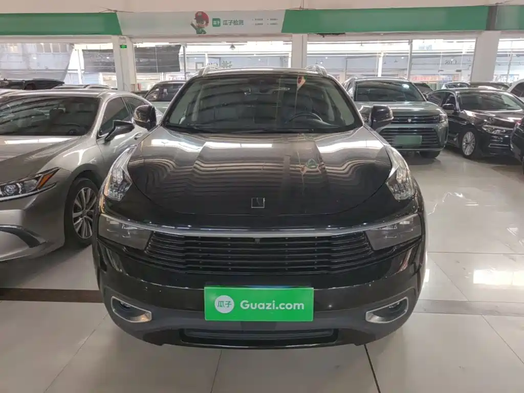 Lynk & Co 01 2017 2.0T Pro — Фотографии автомобиля 3