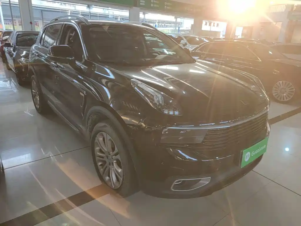Lynk & Co 01 2017 2.0T Pro — Фотографии автомобиля 4