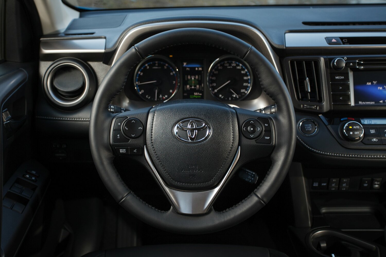 Toyota RAV4 2016 2.0L CVT V — Фотографии комплектации 15