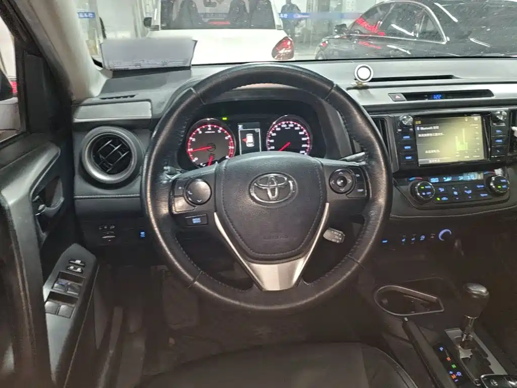 Toyota RAV4 2016 2.0L CVT V — Фотографии автомобиля 11