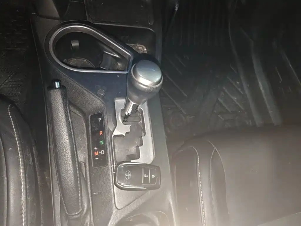 Toyota RAV4 2016 2.0L CVT V — Фотографии автомобиля 14
