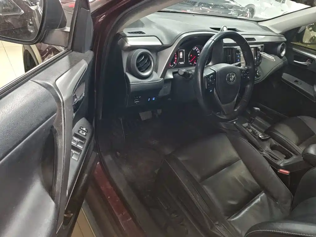 Toyota RAV4 2016 2.0L CVT V — Фотографии автомобиля 16