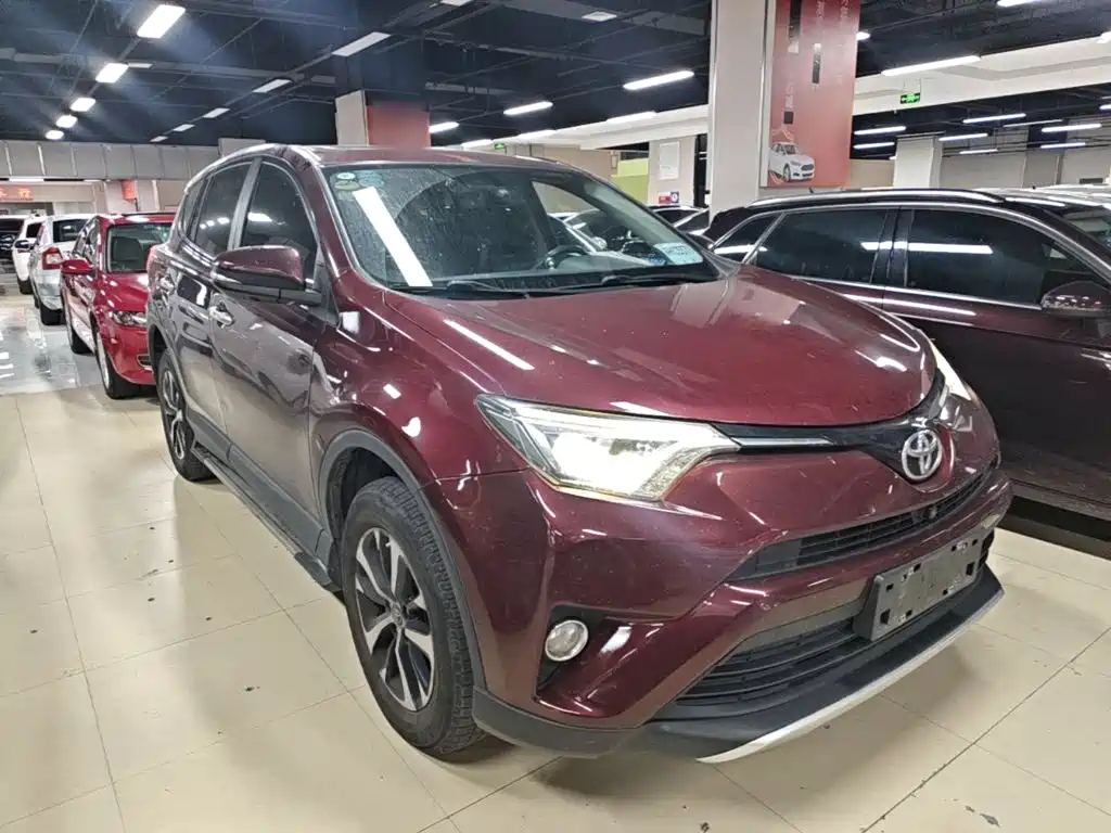 Toyota RAV4 2016 2.0L CVT V — Фотографии автомобиля 4