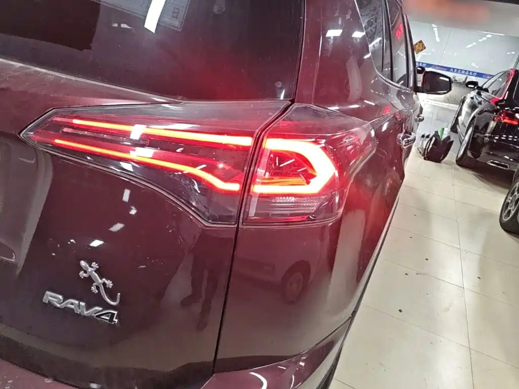 Toyota RAV4 2016 2.0L CVT V — Фотографии автомобиля 8