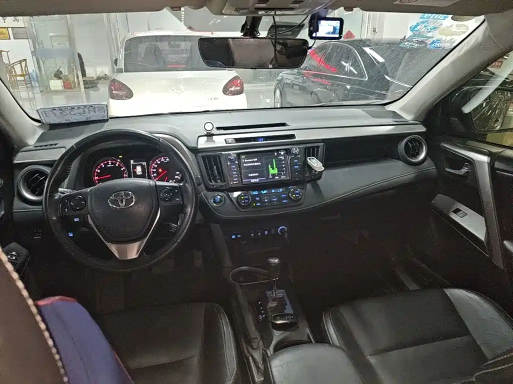 Toyota RAV4 2016 2.0L CVT V — Фотографии автомобиля 10
