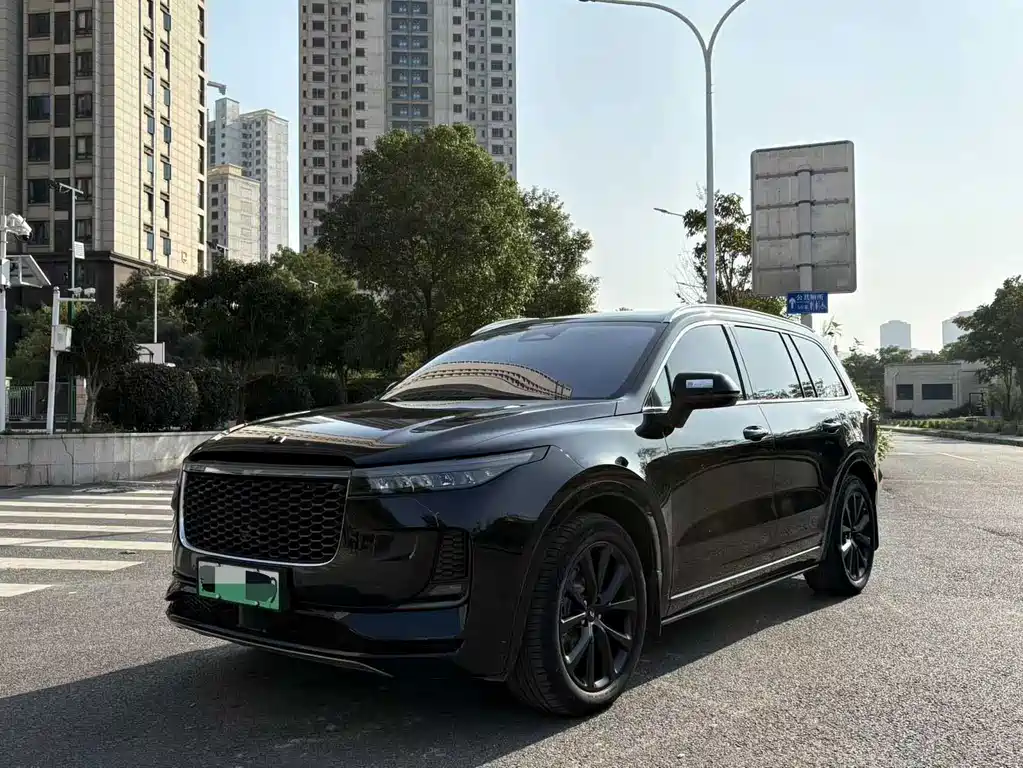 Li Auto ONE 2021 6 мест — Фотографии автомобиля 1