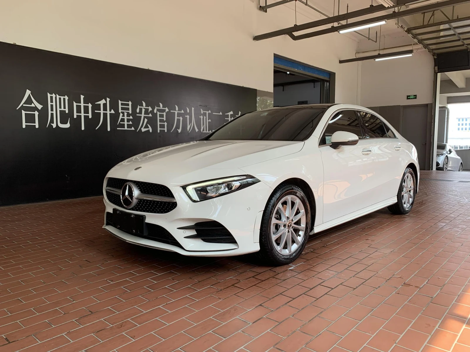Mercedes-Benz A-Class A 2021 A 200 L Sport Fashion — Фотографии автомобиля 1