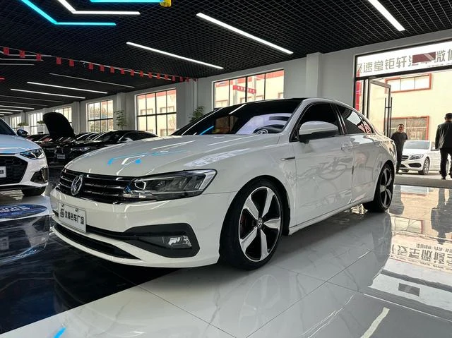 Volkswagen Lamando 2019 230TSI DSG V