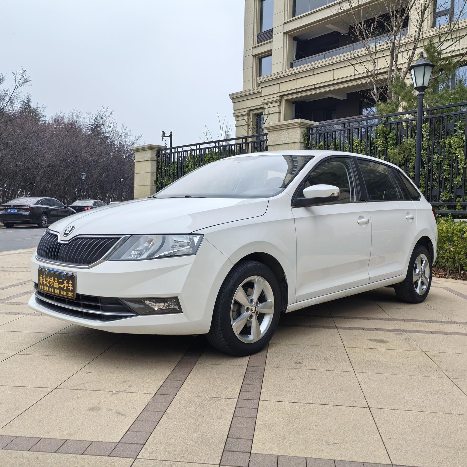 Skoda Rapid Spaceback 2019 1.5L AT Comfort V