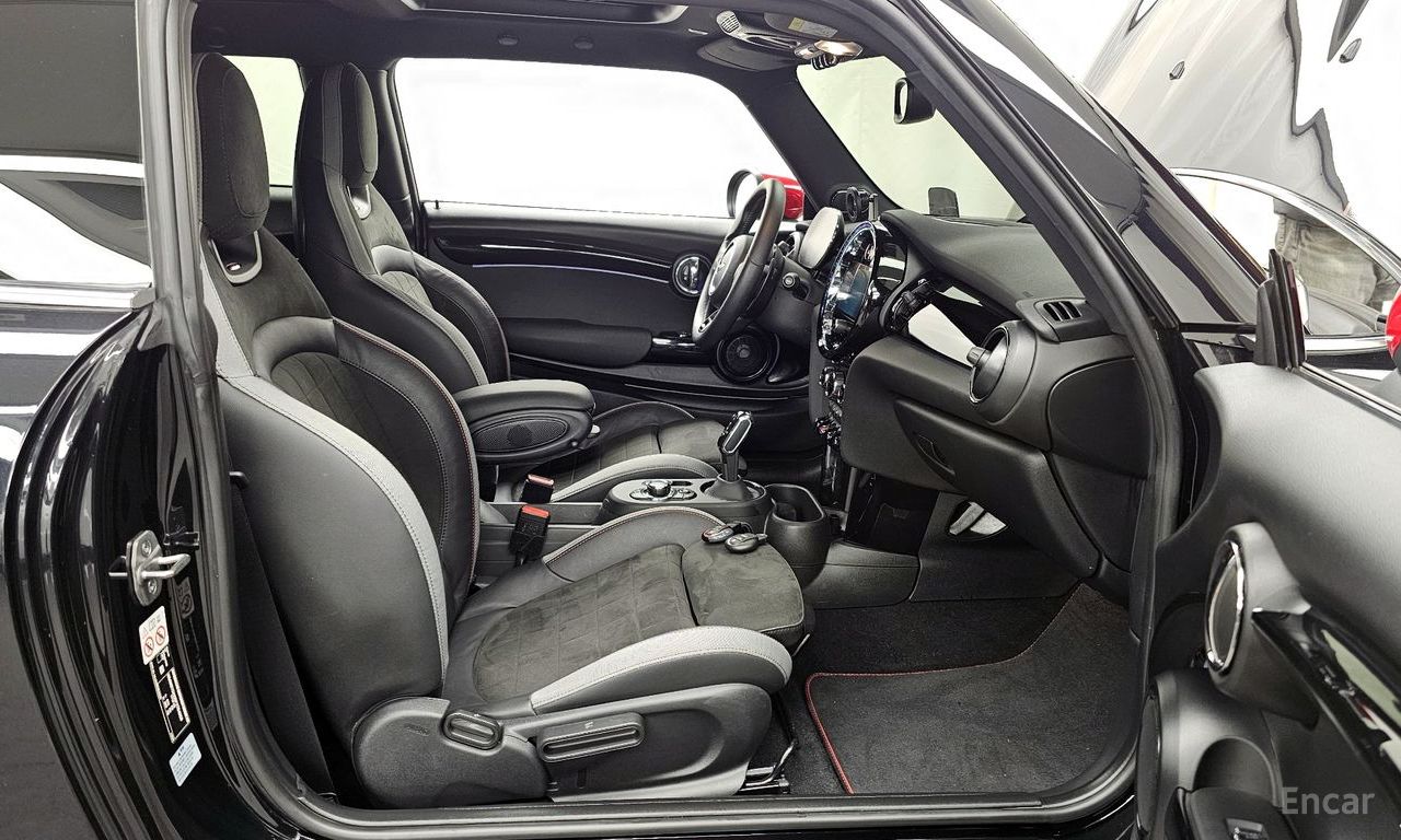 Mini COOPER JCW — Фотографии автомобиля 11