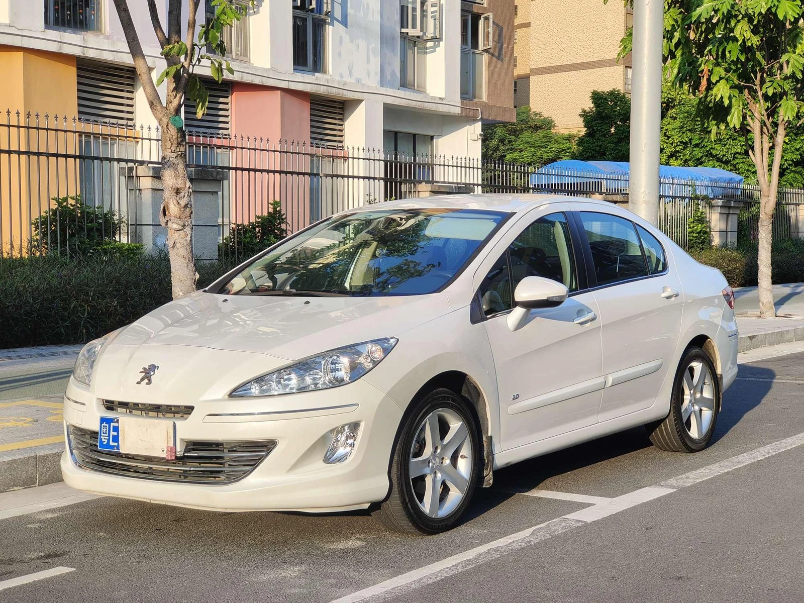 Peugeot 408 2013 2.0L AT Comfort