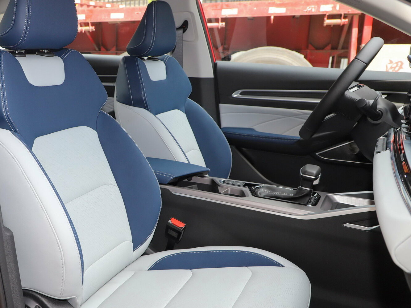 Geely Emgrand 2022 4 1.5L CVT Flagship — Фотографии комплектации 6