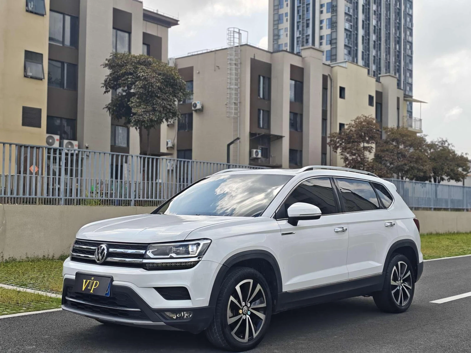 Volkswagen Tharu 2019 330TSI 4WD Luxury VI