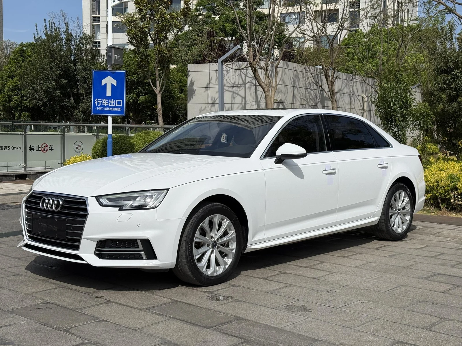 Audi A4L 2019 40 TFSI VI