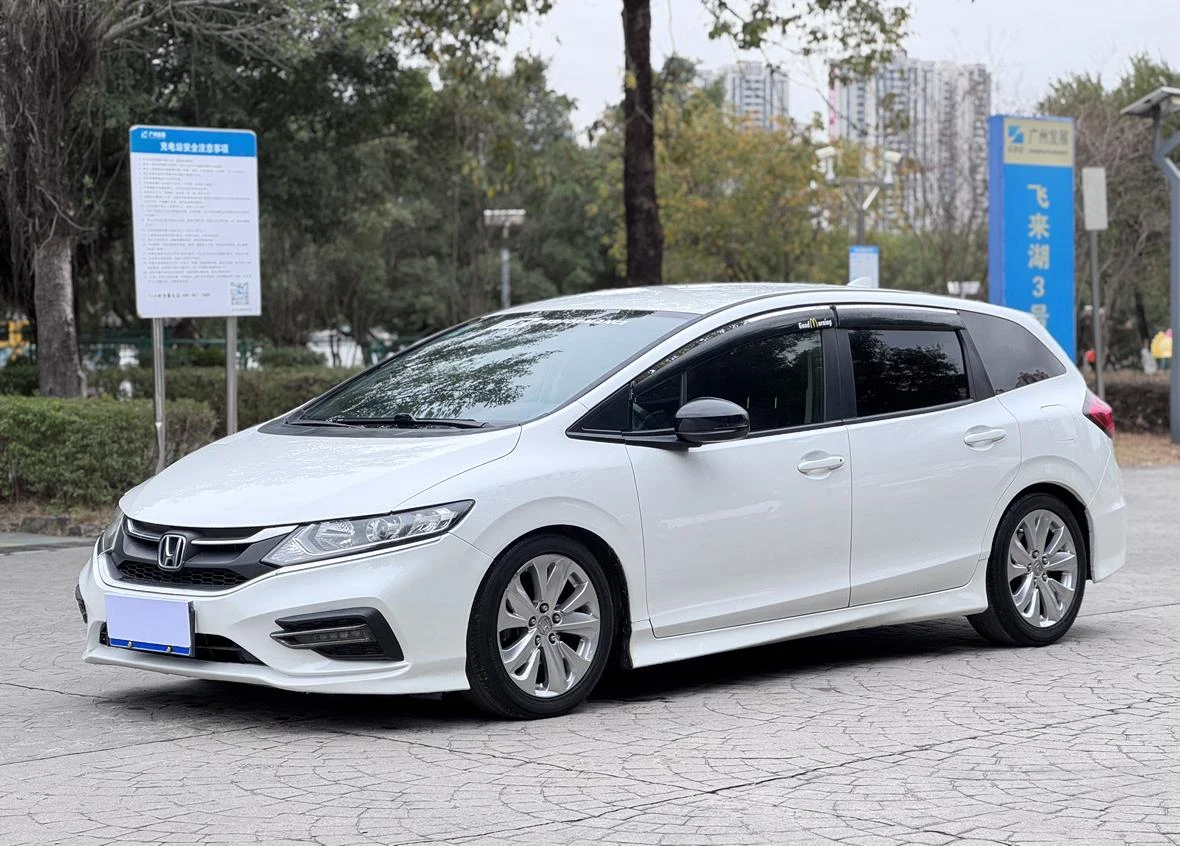 Honda Jade 2017 1.8L AT 5 мест