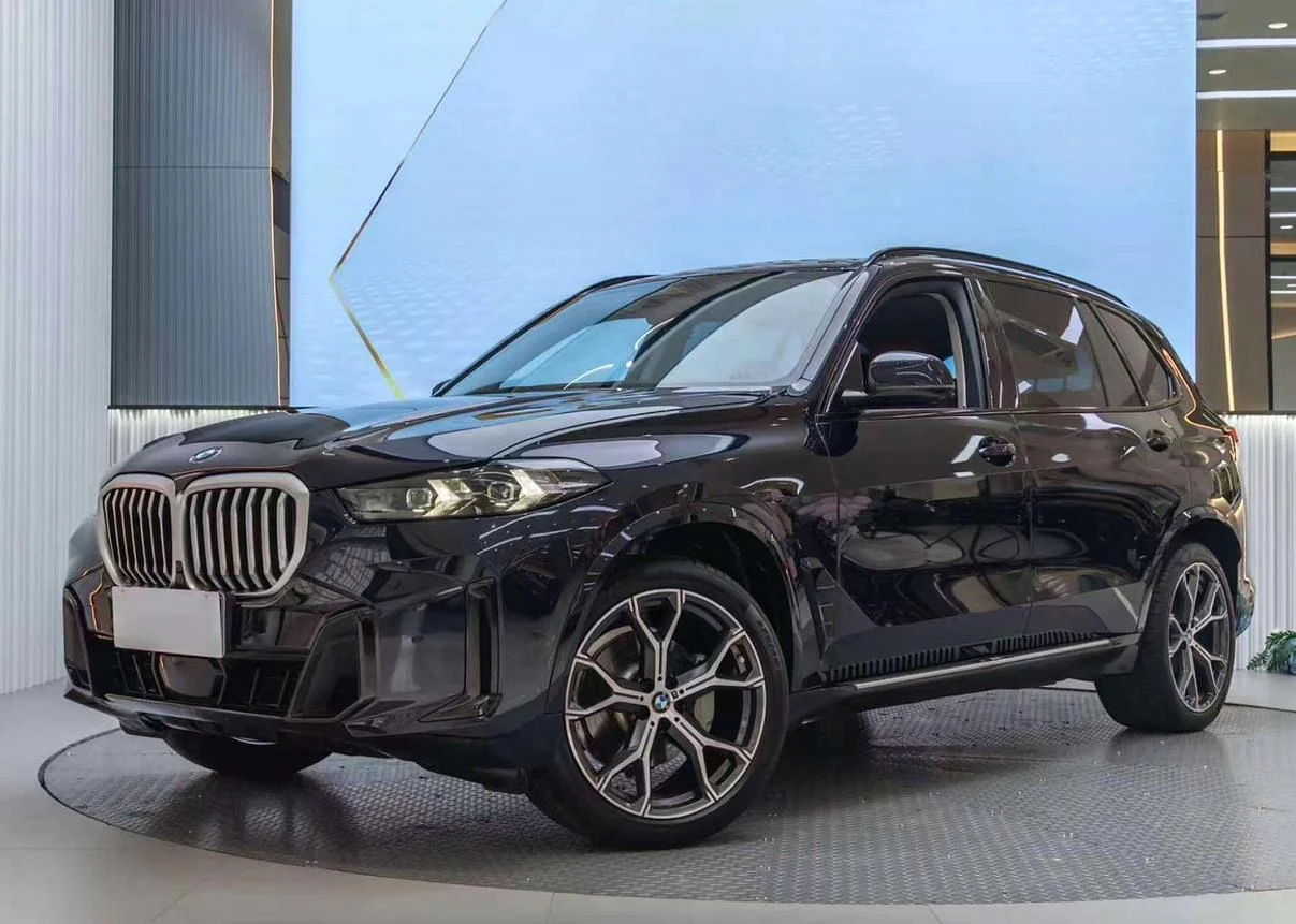 BMW X5 2025 xDrive30Li Premium M Sport — Фотографии автомобиля 1