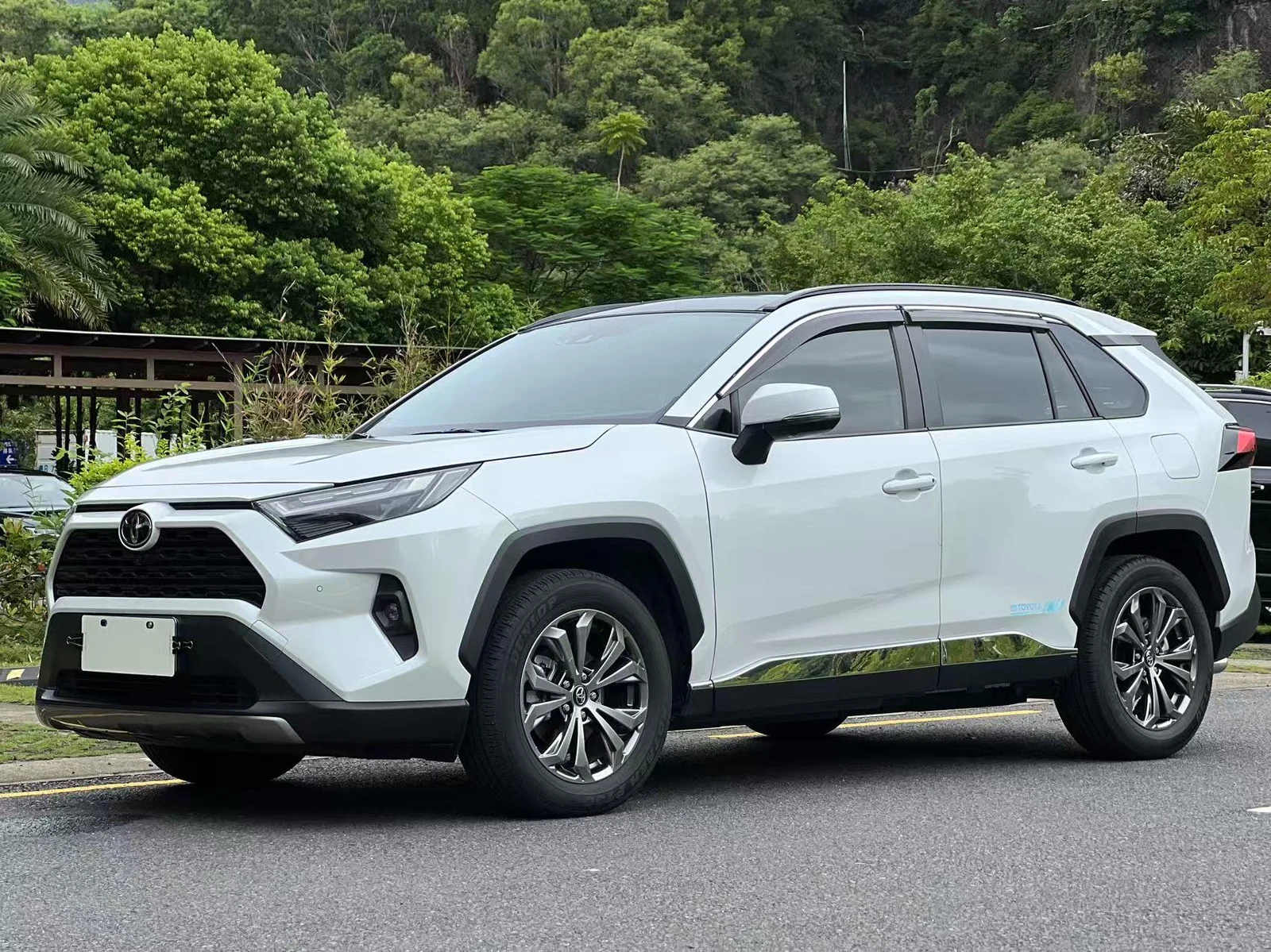 Toyota RAV4 2023 2.0L CVT PLUS
