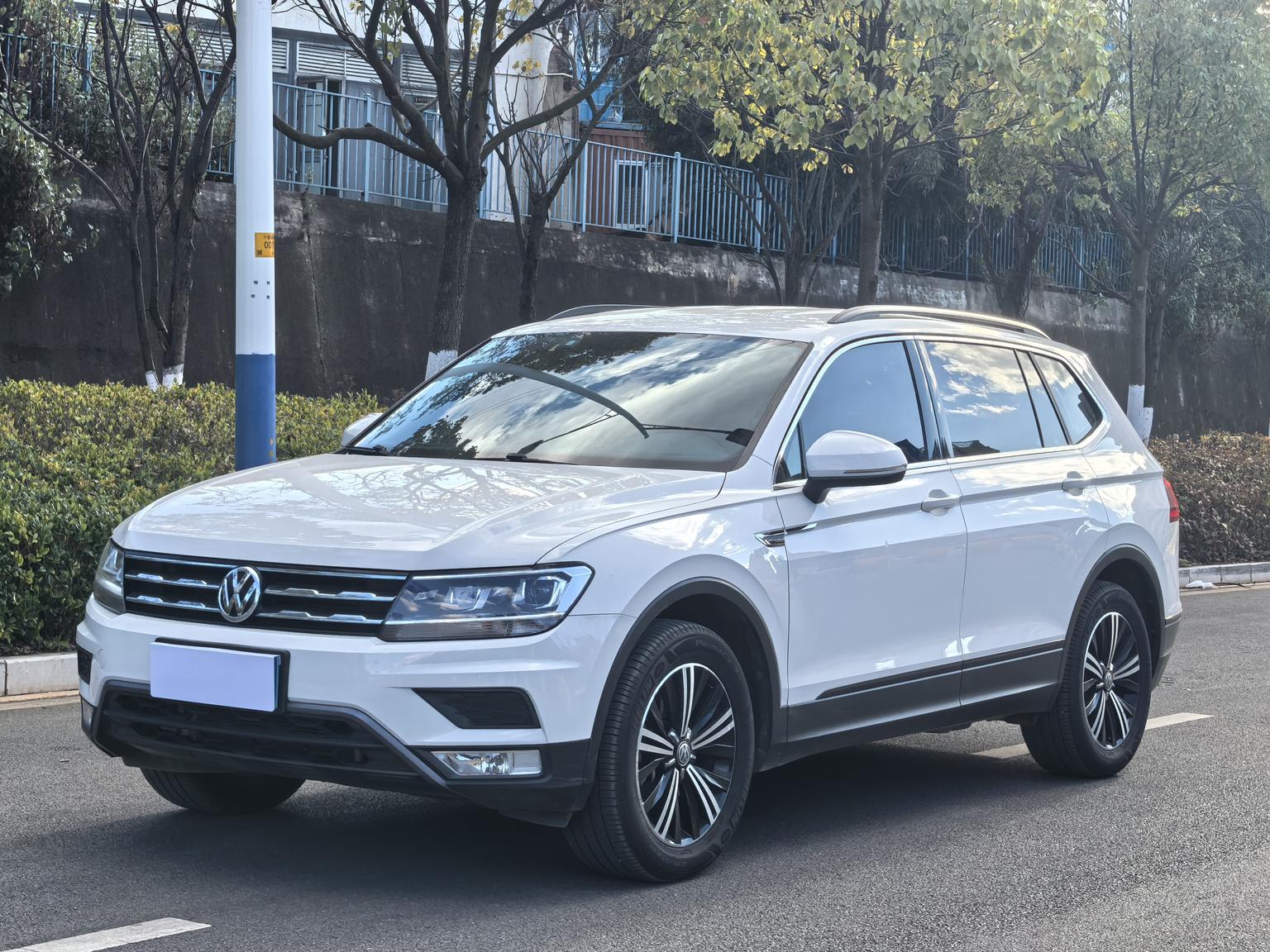 Volkswagen Tiguan L L 2020 330TSI AT VI