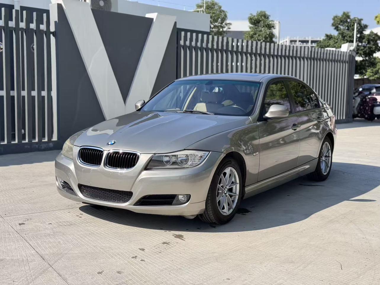 BMW 3 Series 2011 318i Lead