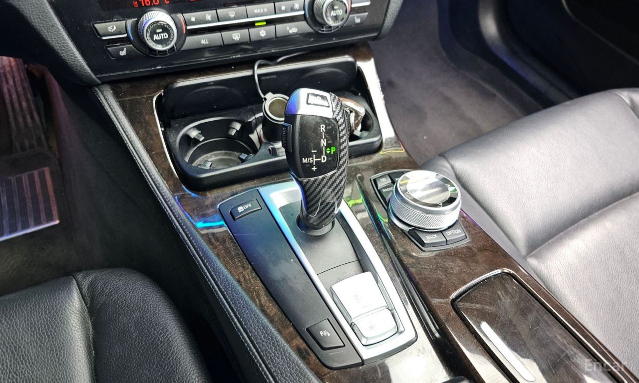 BMW 5 Series 528i — Фотографии автомобиля 9