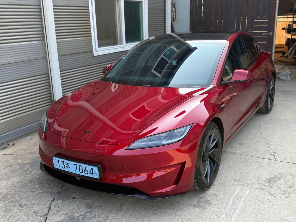 Tesla Model 3 AWD