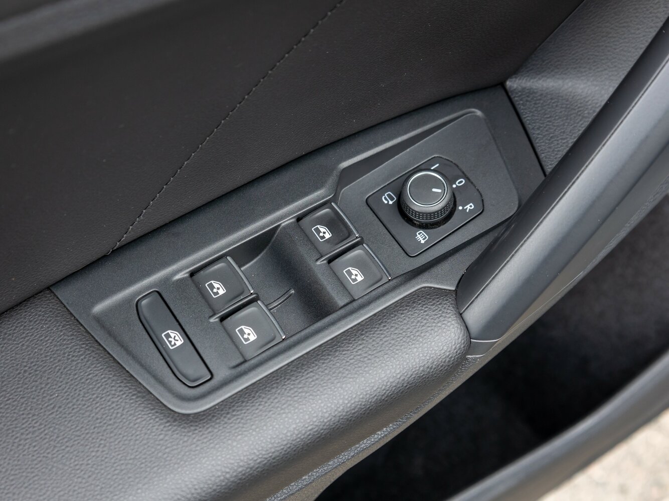 Volkswagen Tiguan 2.0 TDI Prestige — Фотографии комплектации 11