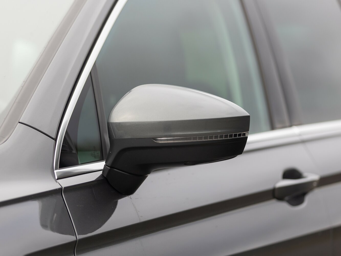 Volkswagen Tiguan 2.0 TDI Prestige — Фотографии комплектации 32
