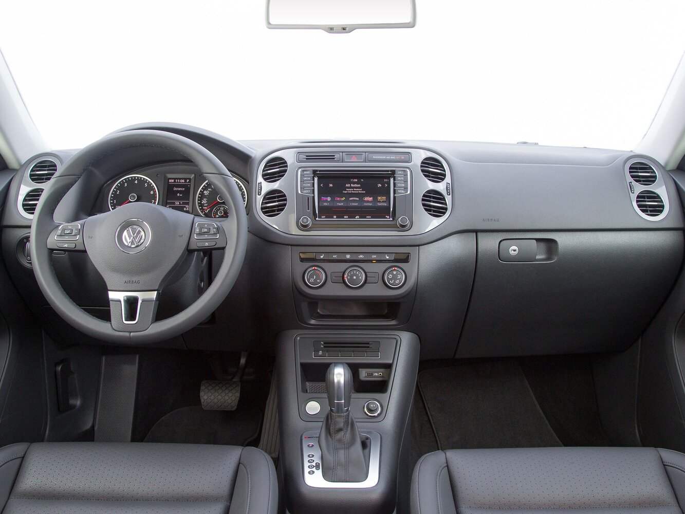 Volkswagen Tiguan 2015 1.8TSI AT Luxury — Фотографии комплектации 8